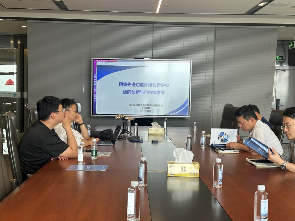 国家先进功能纤维创新中心技术团队赴嘉化能源交流纤维材料应用